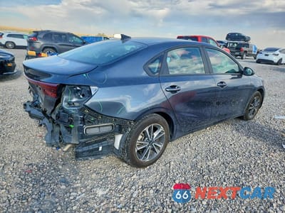 Trzecie zdjęcie samochodu z tyłu: 2024 KIA FORTE LXS VIN:3KPF24AD9RE716316 - miniatura