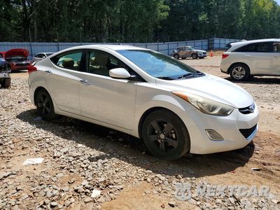 Czwarte zdjęcie samochodu z boku: 2013 HYUNDAI ELANTRA GLS VIN:5NPDH4AE1DH151823 - miniatura