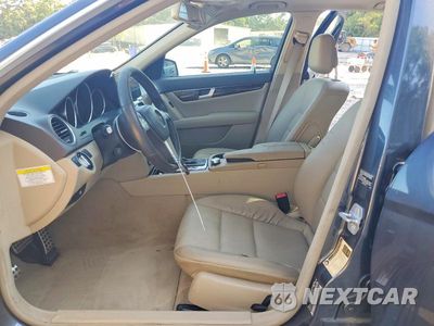 Zdjęcie 7 z 13 samochodu: 2014 MERCEDES-BENZ C 250 VIN:WDDGF4HB7ER307894 - miniatura