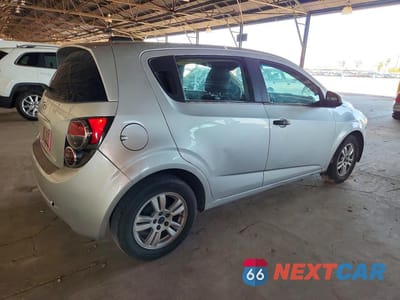 Trzecie zdjęcie samochodu z tyłu: 2015 CHEVROLET SONIC LT VIN:1G1JC6SHXF4125065 - miniatura