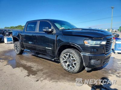Czwarte zdjęcie samochodu z boku: 2025 RAM 1500 LARAMIE VIN:1C6SRFJP5SN512847 - miniatura