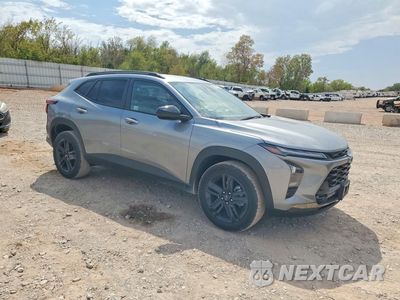 Czwarte zdjęcie samochodu z boku: 2025 CHEVROLET TRAX ACTIV VIN:KL77LKEP6SC310370 - miniatura