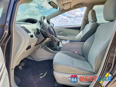 Zdjęcie 7 z 12 samochodu: 2012 TOYOTA PRIUS V THREE VIN:JTDZN3EU2C3111710 - miniatura
