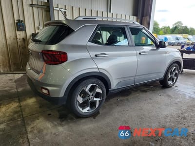 Trzecie zdjęcie samochodu z tyłu: 2023 HYUNDAI VENUE SEL VIN:KMHRC8A35PU271012 - miniatura