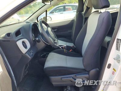Zdjęcie 7 z 12 samochodu: 2014 TOYOTA YARIS 5-DOOR LE VIN:JTDKTUD39ED593661 - miniatura