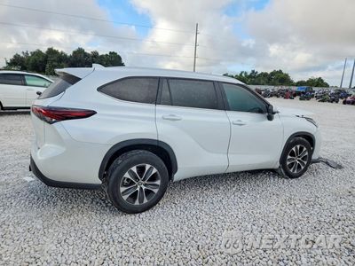 Trzecie zdjęcie samochodu z tyłu: 2024 TOYOTA HIGHLANDER XLE VIN:5TDKDRAH8RS053738 - miniatura