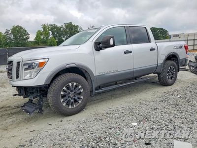 2018 NISSAN TITAN SV/SL/PRO-4X/PLATINUM RESERVE 1N6AA1E56JN537145 - główne zdjęcie licytacji z USA - miniatura