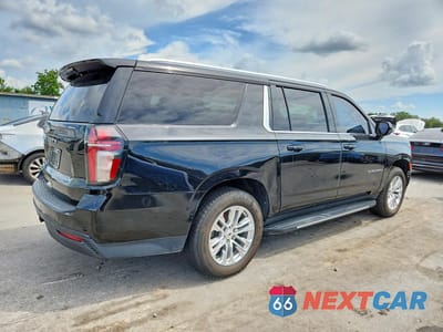 Trzecie zdjęcie samochodu z tyłu: 2021 CHEVROLET SUBURBAN C1500 LS VIN:1GNSCBKD2MR217179 - miniatura