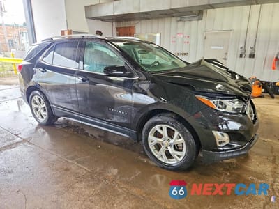 Czwarte zdjęcie samochodu z boku: 2020 CHEVROLET EQUINOX LT VIN:2GNAXVEX0L6177945 - miniatura