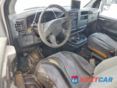 Zdjęcie 8 z 12 samochodu: 2003 CHEVROLET EXPRESS BOX TRUCK VIN:1GBHG31U631171923 - miniatura