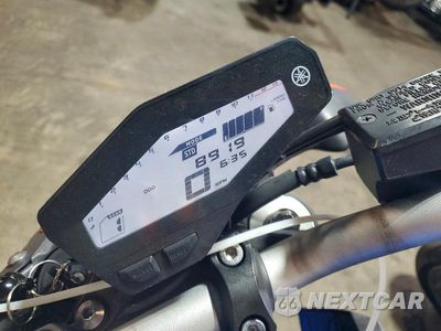 Zdjęcie 7 z 9 samochodu: 2016 YAMAHA FZ09 VIN:JYARN33EXGA010410 - miniatura