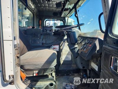 Zdjęcie 7 z 13 samochodu: 2014 PETERBILT 320 REFUSE TRUCK VIN:3BPZL20X1EF214110 - miniatura