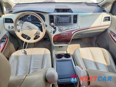 Zdjęcie 8 z 13 samochodu: 2013 TOYOTA SIENNA XLE 8-PASSENGER VIN:5TDYK3DC0DS353053 - miniatura