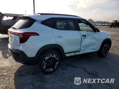 Trzecie zdjęcie samochodu z tyłu: 2026 KIA SELTOS SX VIN:KNDETCA7XT7882249 - miniatura