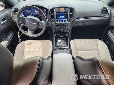 Zdjęcie 8 z 12 samochodu: 2018 CHRYSLER 300 S VIN:2C3CCABG4JH332299 - miniatura