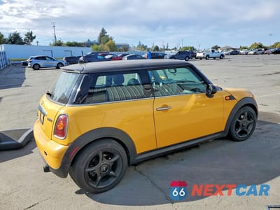 Trzecie zdjęcie samochodu z tyłu: 2009 MINI COOPER VIN:WMWMF33529TW79562 - miniatura