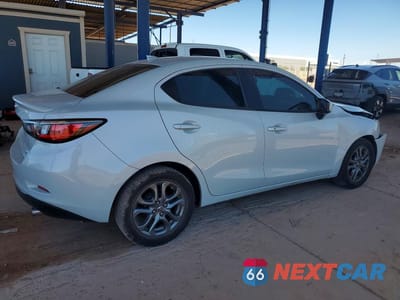Trzecie zdjęcie samochodu z tyłu: 2019 TOYOTA YARIS LE VIN:3MYDLBYV5KY514862 - miniatura