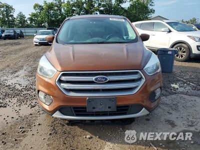 Piąte zdjęcie samochodu w środku: 2017 FORD ESCAPE SE VIN:1FMCU9GD5HUF01013 - miniatura