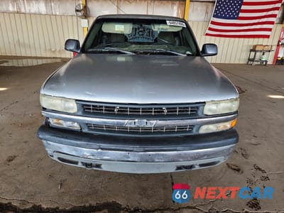 Piąte zdjęcie samochodu w środku: 2002 CHEVROLET SILVERADO K1500 VIN:1GCEK19V32E267370 - miniatura