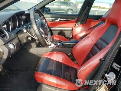 Zdjęcie 7 z 12 samochodu: 2013 MERCEDES-BENZ C 63 AMG VIN:WDDGF7HB8DA742048 - miniatura