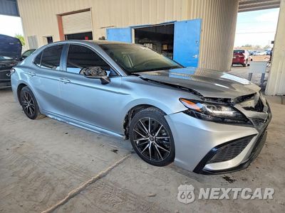 Czwarte zdjęcie samochodu z boku: 2021 TOYOTA CAMRY SE VIN:4T1G11AK1MU471134 - miniatura