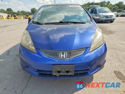 Piąte zdjęcie samochodu w środku: 2010 HONDA FIT VIN:JHMGE8H2XAC012112 - miniatura