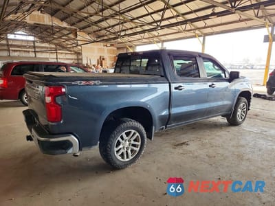 Trzecie zdjęcie samochodu z tyłu: 2020 CHEVROLET SILVERADO K1500 LT VIN:3GCUYDET3LG166856 - miniatura
