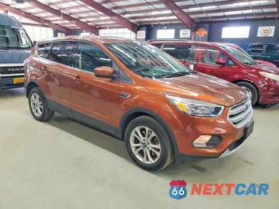 Czwarte zdjęcie samochodu z boku: 2017 FORD ESCAPE SE VIN:1FMCU9GD1HUA86966 - miniatura