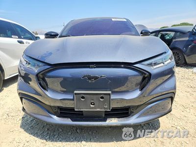 Piąte zdjęcie samochodu w środku: 2021 FORD MUSTANG MACH-E PREMIUM VIN:3FMTK3SU3MMA01585 - miniatura
