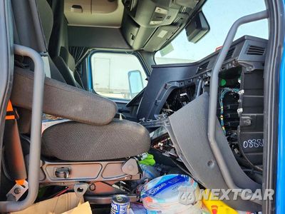 Zdjęcie 7 z 14 samochodu: 2021 FREIGHTLINER CASCADIA 1 - SEMI TRUCK VIN:1FUJHHDR7MLMJ5737 - miniatura
