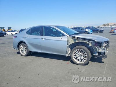 Czwarte zdjęcie samochodu z boku: 2019 TOYOTA CAMRY HYBRID XLE VIN:4T1B21HK2KU517712 - miniatura