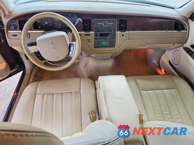 Zdjęcie 8 z 12 samochodu: 2006 LINCOLN TOWN CAR SIGNATURE VIN:1LNHM81V36Y649216 - miniatura