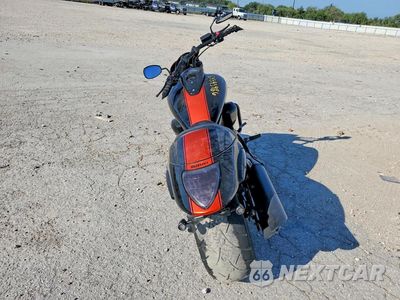 Czwarte zdjęcie samochodu z boku: 2018 SUZUKI VZR1800 VIN:JS1VY53A2J2100357 - miniatura