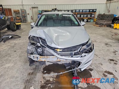 Piąte zdjęcie samochodu w środku: 2018 CHEVROLET CRUZE LT VIN:1G1BE5SM6J7134987 - miniatura