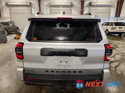 Zdjęcie 6 z 14 samochodu: 2025 TOYOTA 4RUNNER SR5 VIN:JTEVA5BR0S5012873 - miniatura