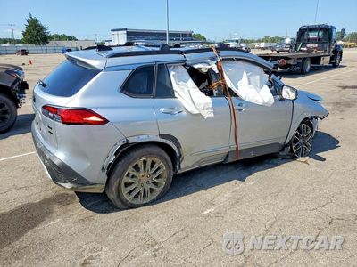 Trzecie zdjęcie samochodu z tyłu: 2026 TOYOTA COROLLA CROSS XLE VIN:7MUDAABG4TV179357 - miniatura