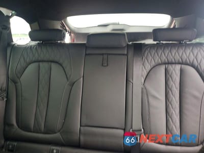 Zdjęcie 10 z 13 samochodu: 2026 BMW X5 M60I VIN:5UX33EU04T9411802 - miniatura