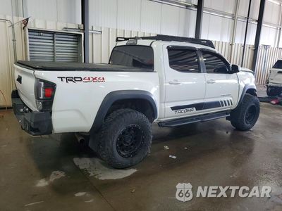 Trzecie zdjęcie samochodu z tyłu: 2017 TOYOTA TACOMA TRD OFF-ROAD VIN:5TFCZ5AN7HX121251 - miniatura