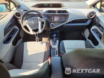 Zdjęcie 8 z 13 samochodu: 2012 TOYOTA PRIUS C THREE VIN:JTDKDTB30C1017174 - miniatura