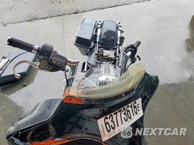 Piąte zdjęcie samochodu w środku: 2010 HARLEY-DAVIDSON FLHX VIN:1HD1KB414AB622375 - miniatura