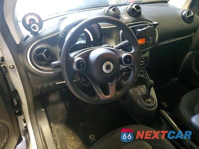 Zdjęcie 8 z 12 samochodu: 2018 SMART FORTWO VIN:WMEFJ9BA5JK283701 - miniatura