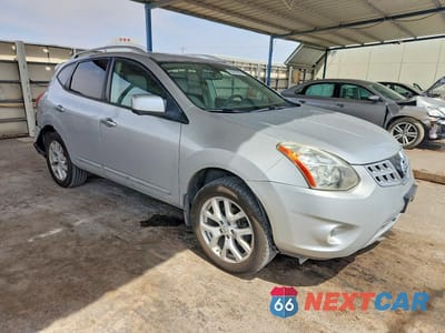 Czwarte zdjęcie samochodu z boku: 2013 NISSAN ROGUE S VIN:JN8AS5MV6DW108941 - miniatura