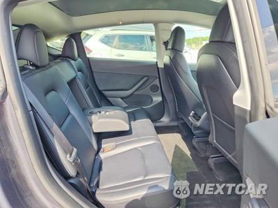 Zdjęcie 10 z 12 samochodu: 2022 TESLA MODEL Y VIN:7SAYGDEE8NF380422 - miniatura
