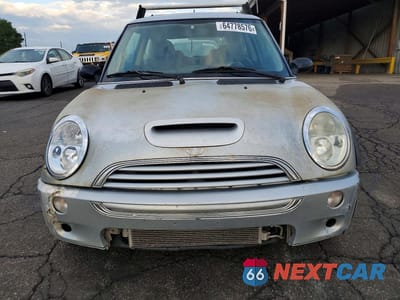 Piąte zdjęcie samochodu w środku: 2003 MINI COOPER S VIN:WMWRE33483TD71046 - miniatura