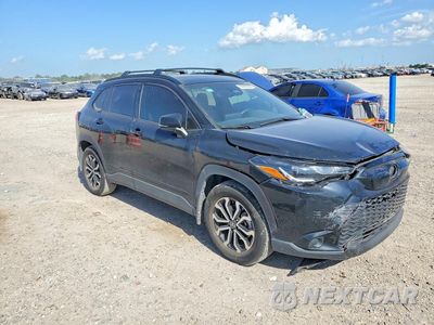 Czwarte zdjęcie samochodu z boku: 2024 TOYOTA COROLLA CROSS HYBRID SE VIN:7MUFBABG9RV045006 - miniatura