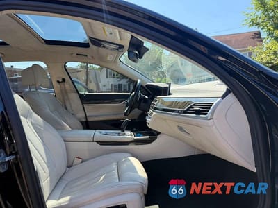 Zdjęcie 11 z 12 samochodu: 2018 BMW 750 XI VIN:WBA7F2C53JB238489 - miniatura