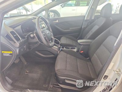 Zdjęcie 7 z 12 samochodu: 2018 KIA FORTE LX VIN:3KPFK4A7XJE234372 - miniatura