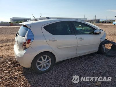 Trzecie zdjęcie samochodu z tyłu: 2013 TOYOTA PRIUS C FOUR VIN:JTDKDTB33D1543669 - miniatura