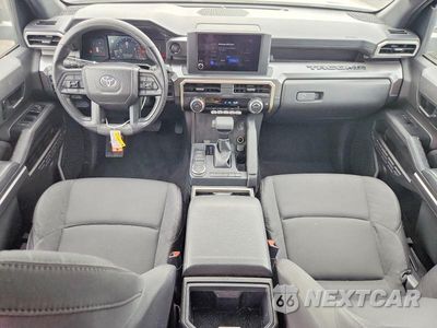 Zdjęcie 8 z 12 samochodu: 2025 TOYOTA TACOMA SR5 VIN:3TMKB5FN6SM042272 - miniatura