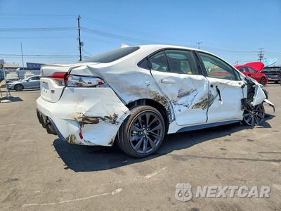 Trzecie zdjęcie samochodu z tyłu: 2026 TOYOTA COROLLA SE VIN:JTDS4MCE3T3527982 - miniatura
